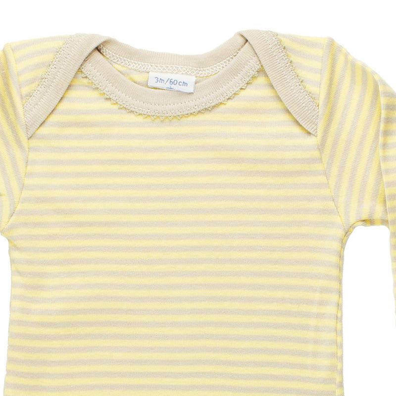 Petit Bateau. Nougat og gul stribet body, udsnit