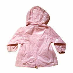 Mimi Couette. Rosa regnjakke, bag