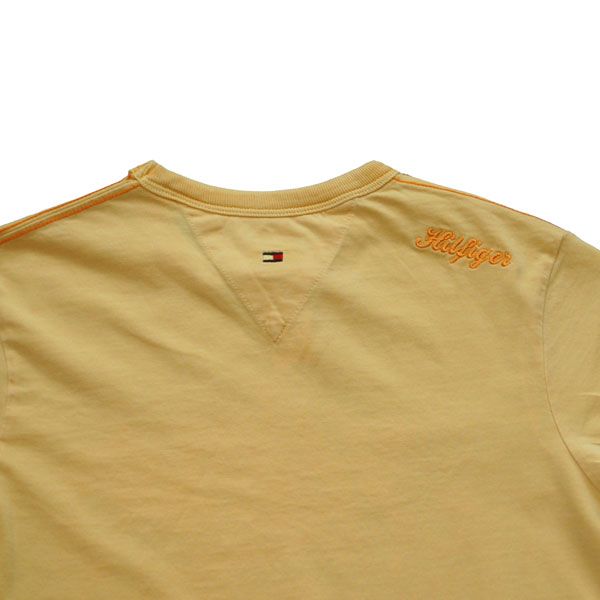 Tommy Hilfiger. Sandgul Paradise t-shirt, udsnit med logo
