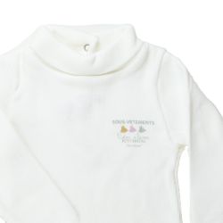 Petit Bateau. Langærmet hvid body med lille rullekrave, udsnit  