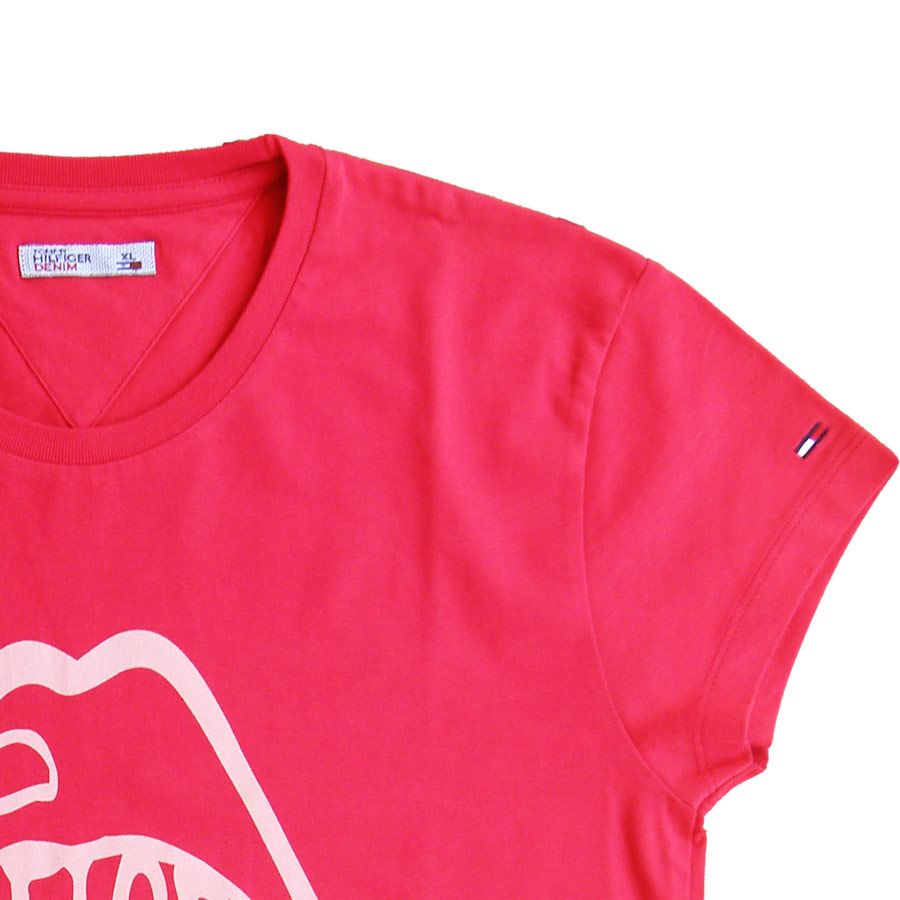 Tommy Hilfiger. Rød t-shirt med abstrakt print