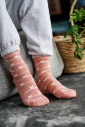 Kattnakken. Uldsokker i abrikos, Mellem nuance