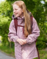 Kattnakken - Regnjakke - Parkacoat - Lys Lavendel - Lifestyle - Glad skolepige 1