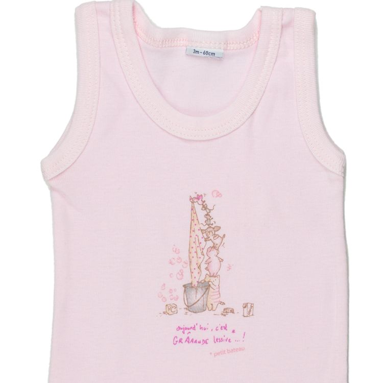 Petit Bateau. Rosa body uden ærmer med vaskemus på printet foran. Nærbillede