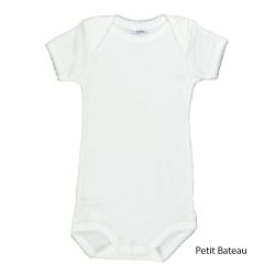 Petit Bateau. Kortærmet hvid body med blondekanter