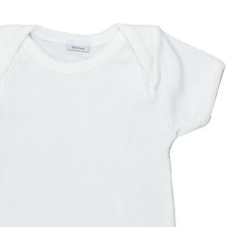 Petit Bateau. Kortærmet hvid body i let rib, udsnit