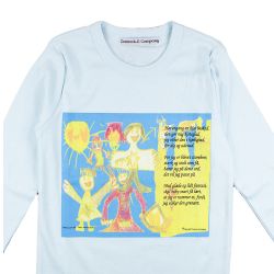 Jeg er blevet storebror. Lyseblå bluse med printet, udsnit