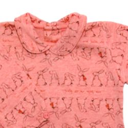Petit Bateau. Orange bluse med kaniner udsnit