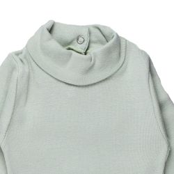 Petit Bateau. Lys olivengrøn body med lille rullekrave udsnit