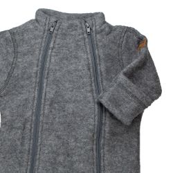 Mikk-Line, uldfleece køredragt - gråmeleret. Udsnit foran med dobbelt lynlås