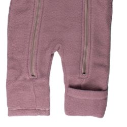 Mikk-Line, uldfleece køredragt - Støvet rosa. Udsnit ben med foldekant