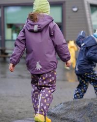 Kattnakken Plask regnsæt i mørk lilla Viola - bag